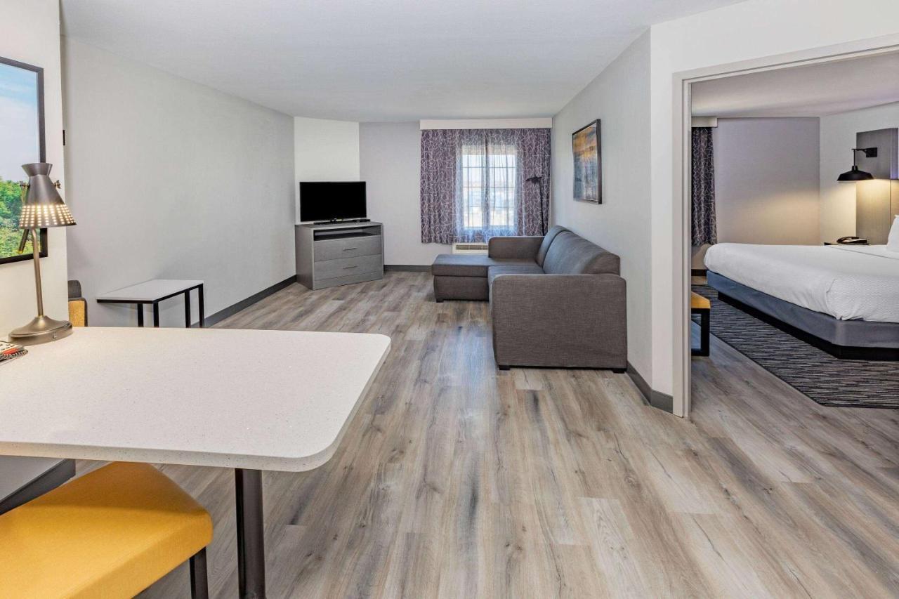 La Quinta Inn & Suites By Wyndham Ardmore Exteriör bild