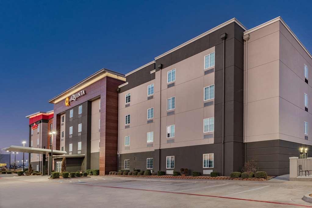 La Quinta Inn & Suites By Wyndham Ardmore Exteriör bild